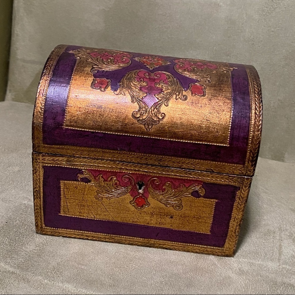 VINTAGE ITALIAN GOLD AND PURPLE FLORENTINE SMALL TREASURE CHEST